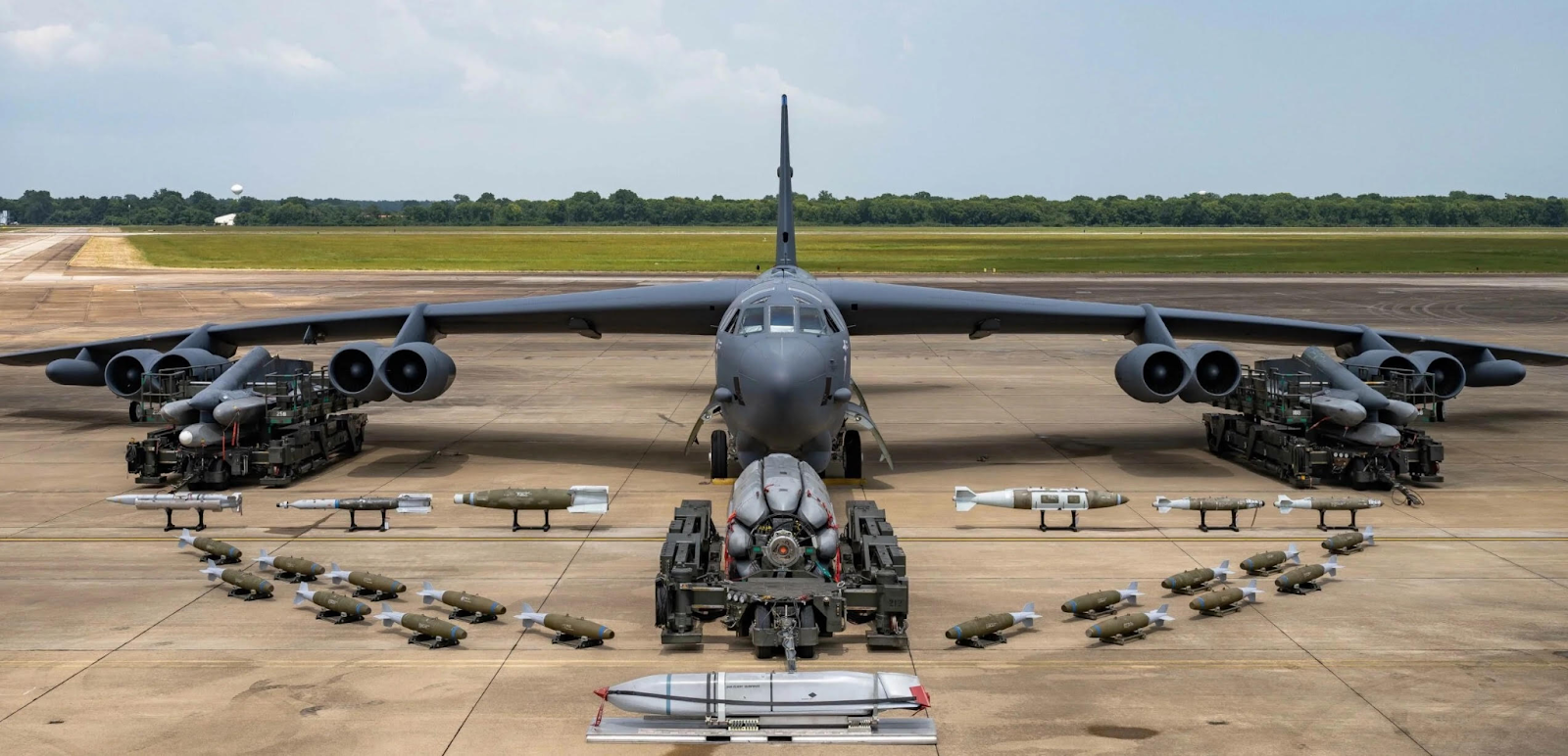 A B-52H Stratofortress with weapons display at Barksdale AFB, showing 20 (unarmed) nuclear ALCMs on pylons and rotary launcher. Source: United States Air Force